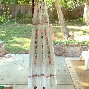 Stunning embroidered dress💐🌺💕❣️